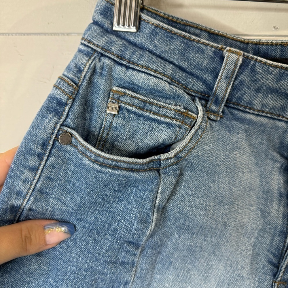 Black Label | Denim Shorts with Distressing Size Small - Picture 6 of 9